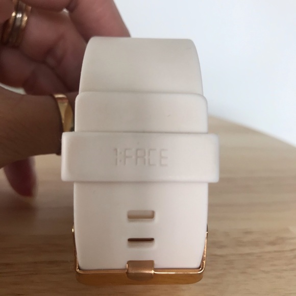 One Face Watch - Picture 4 of 4